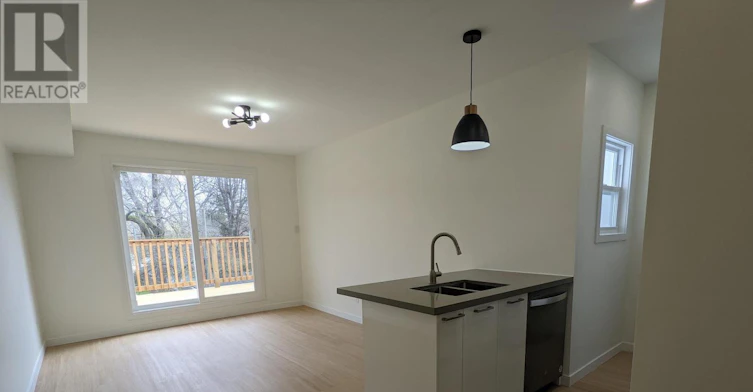 UPPER-113 Woodbine Avenue, Toronto, ON, M4L 3P1 - 2