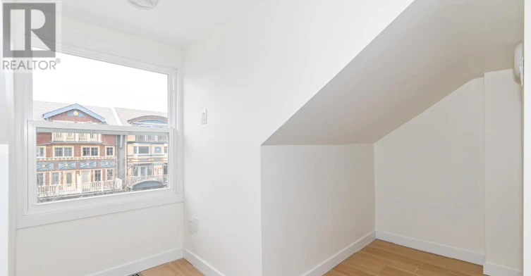 UPPER-113 Woodbine Avenue, Toronto, ON, M4L 3P1 - 18