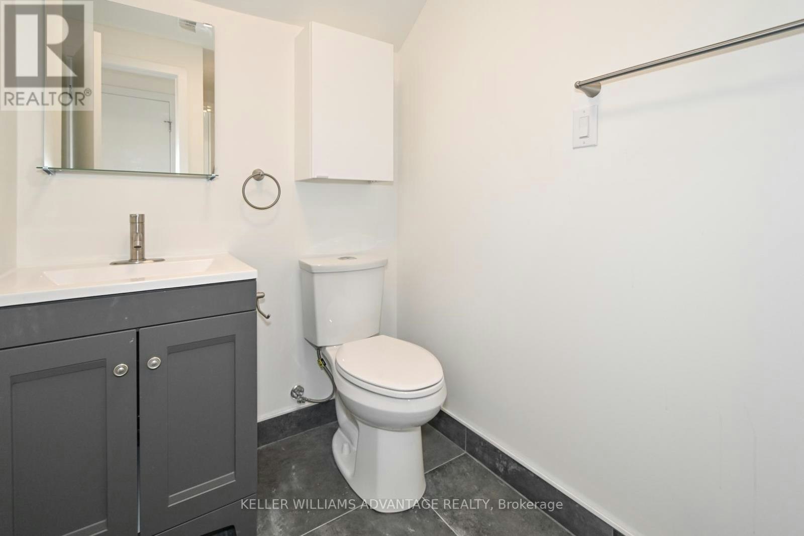 UPPER-113 Woodbine Avenue, Toronto, ON, M4L 3P1 - 10