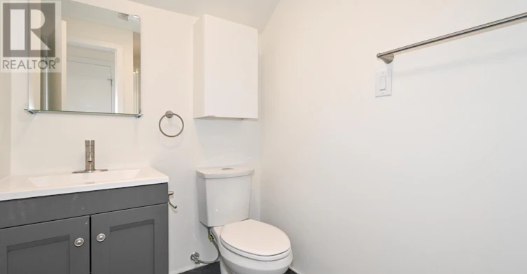 UPPER-113 Woodbine Avenue, Toronto, ON, M4L 3P1 - 10