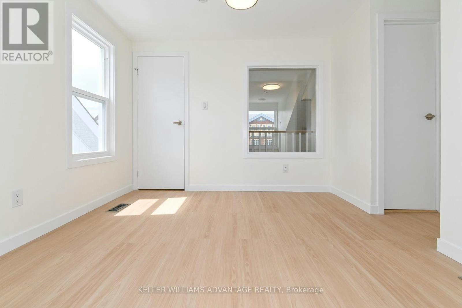 UPPER-113 Woodbine Avenue, Toronto, ON, M4L 3P1 - 14