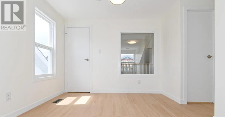 UPPER-113 Woodbine Avenue, Toronto, ON, M4L 3P1 - 14