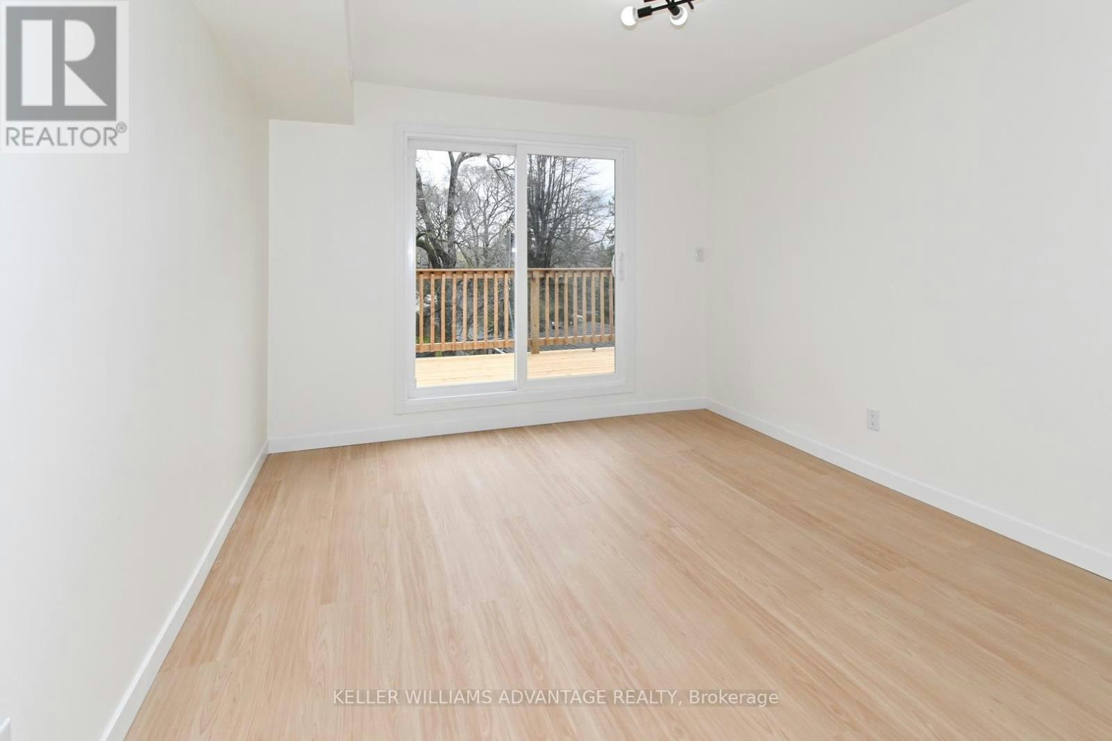 UPPER-113 Woodbine Avenue, Toronto, ON, M4L 3P1 - 7