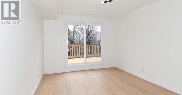UPPER-113 Woodbine Avenue, Toronto, ON, M4L 3P1 - 7