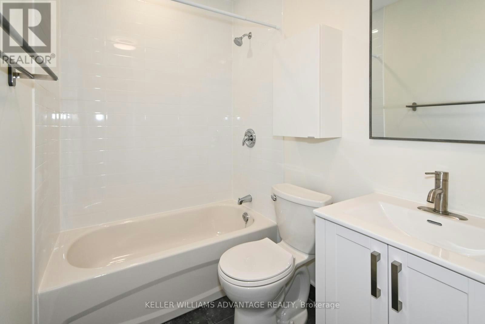 UPPER-113 Woodbine Avenue, Toronto, ON, M4L 3P1 - 9