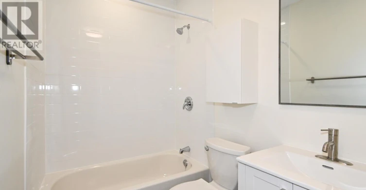 UPPER-113 Woodbine Avenue, Toronto, ON, M4L 3P1 - 9