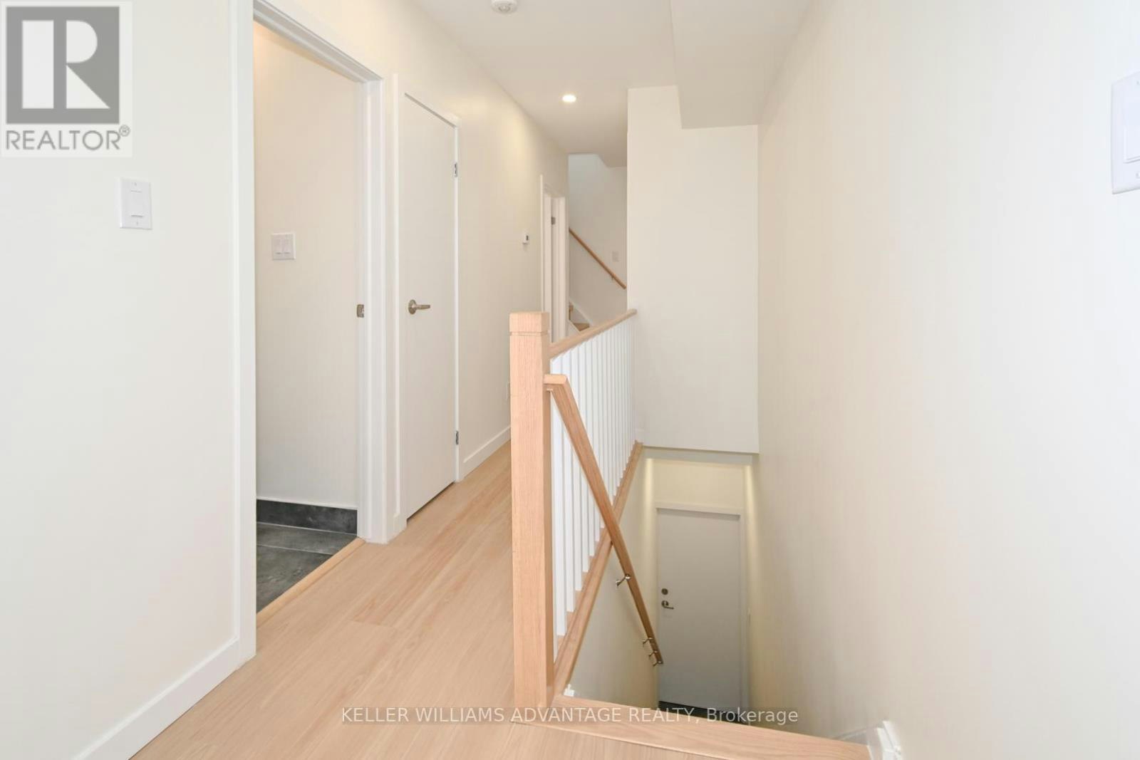 UPPER-113 Woodbine Avenue, Toronto, ON, M4L 3P1 - 17
