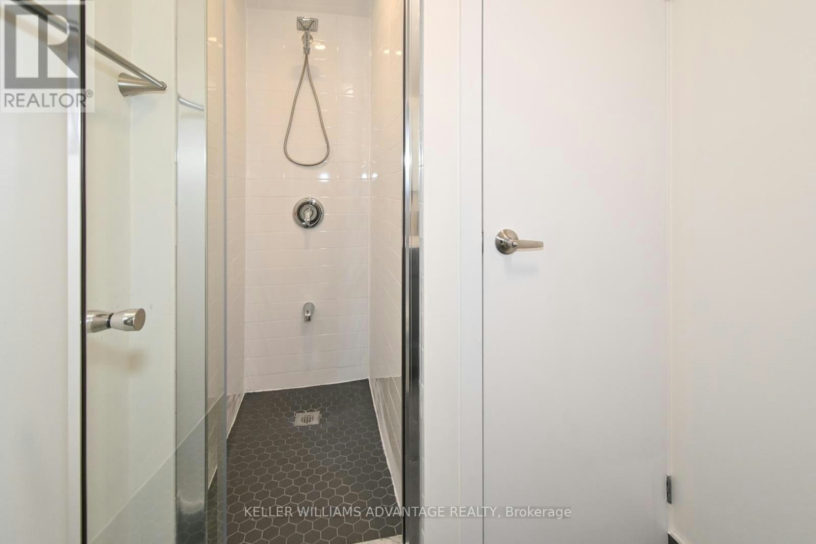 UPPER-113 Woodbine Avenue, Toronto, ON, M4L 3P1 - 11