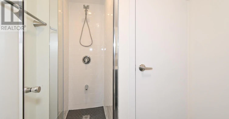UPPER-113 Woodbine Avenue, Toronto, ON, M4L 3P1 - 11