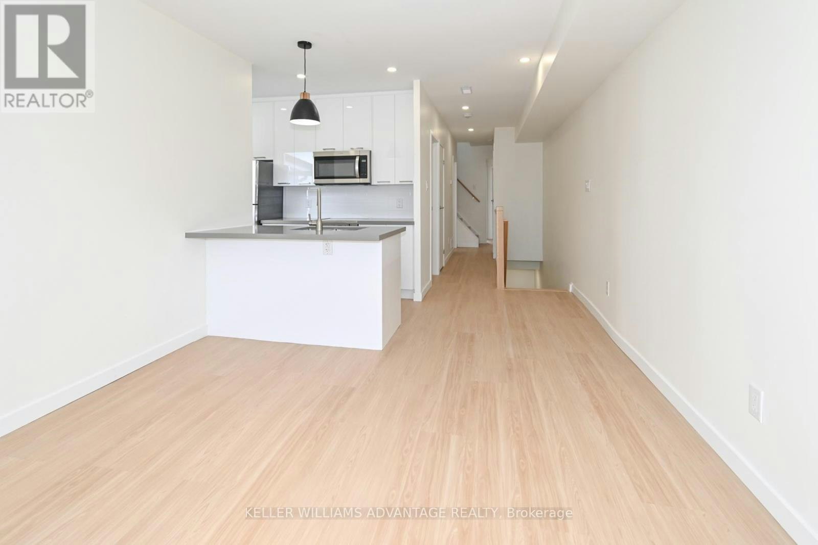 UPPER-113 Woodbine Avenue, Toronto, ON, M4L 3P1 - 6