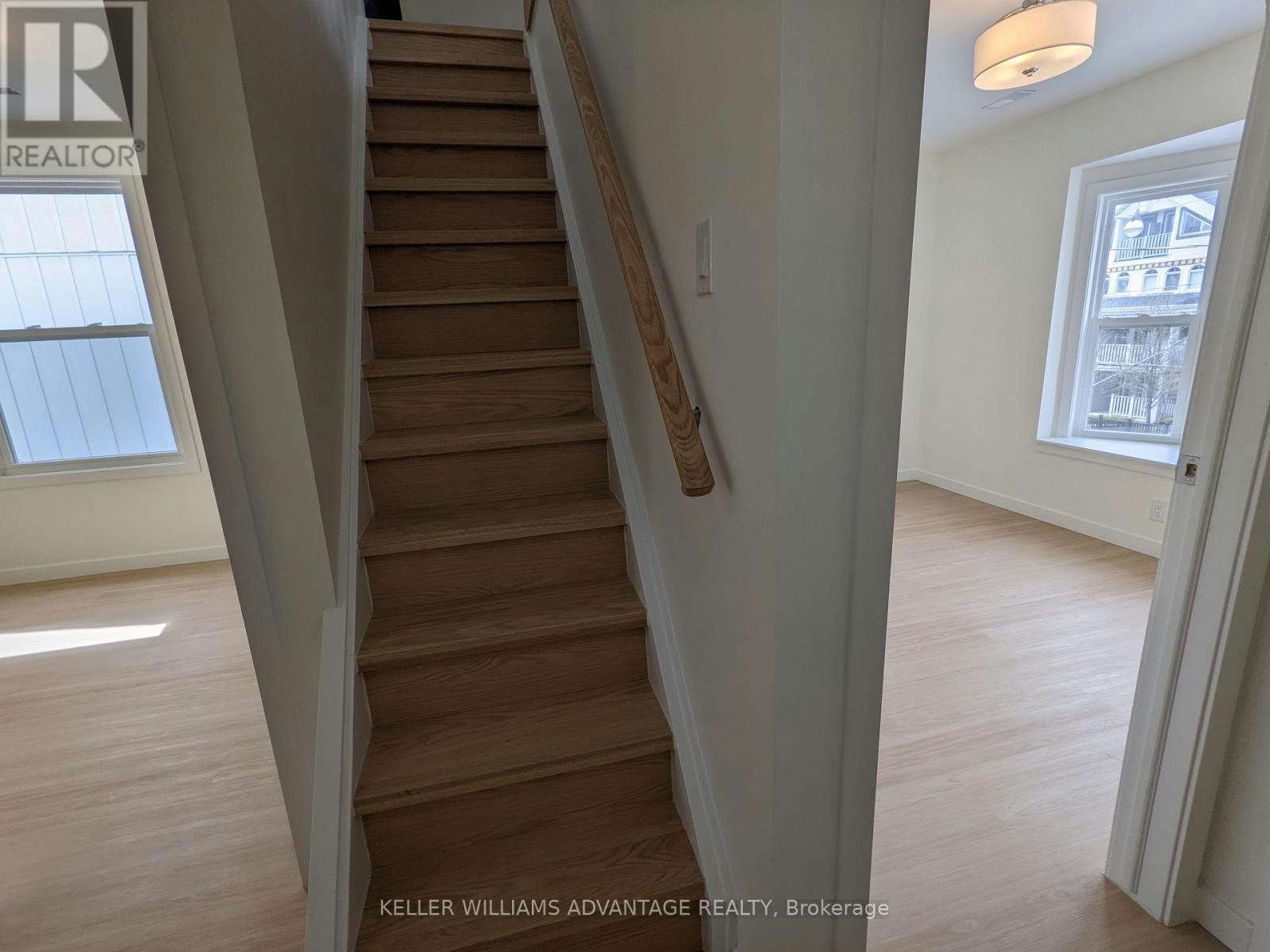 UPPER-113 Woodbine Avenue, Toronto, ON, M4L 3P1 - 8