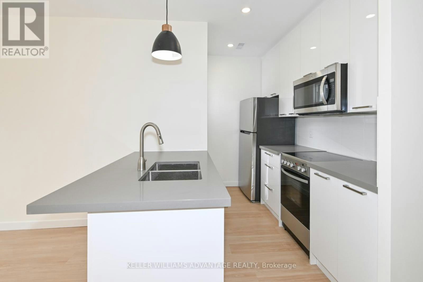 UPPER-113 Woodbine Avenue, Toronto, ON, M4L 3P1 - 4