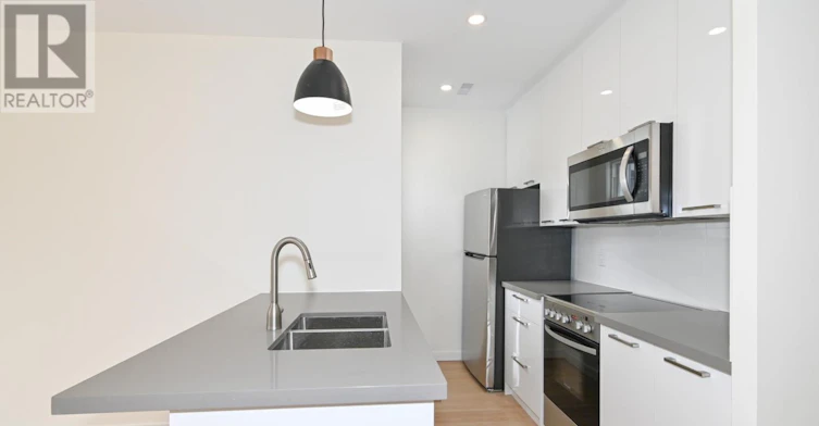 UPPER-113 Woodbine Avenue, Toronto, ON, M4L 3P1 - 4