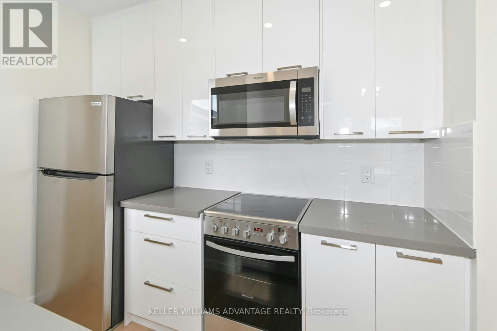 UPPER-113 Woodbine Avenue, Toronto, ON, M4L 3P1 - 5
