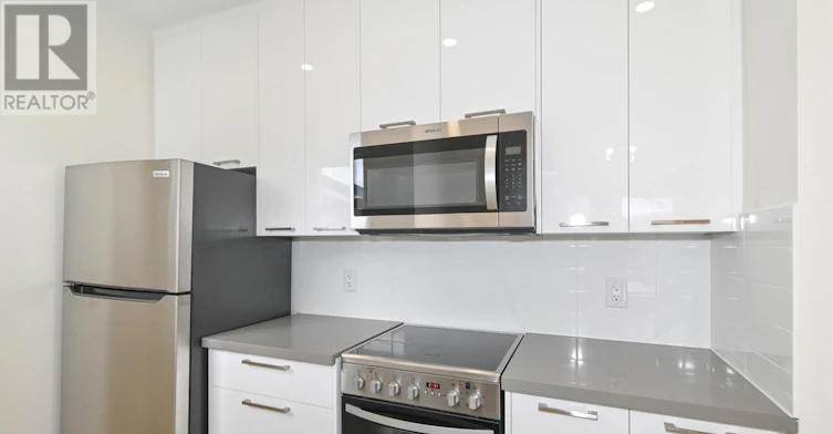 UPPER-113 Woodbine Avenue, Toronto, ON, M4L 3P1 - 5