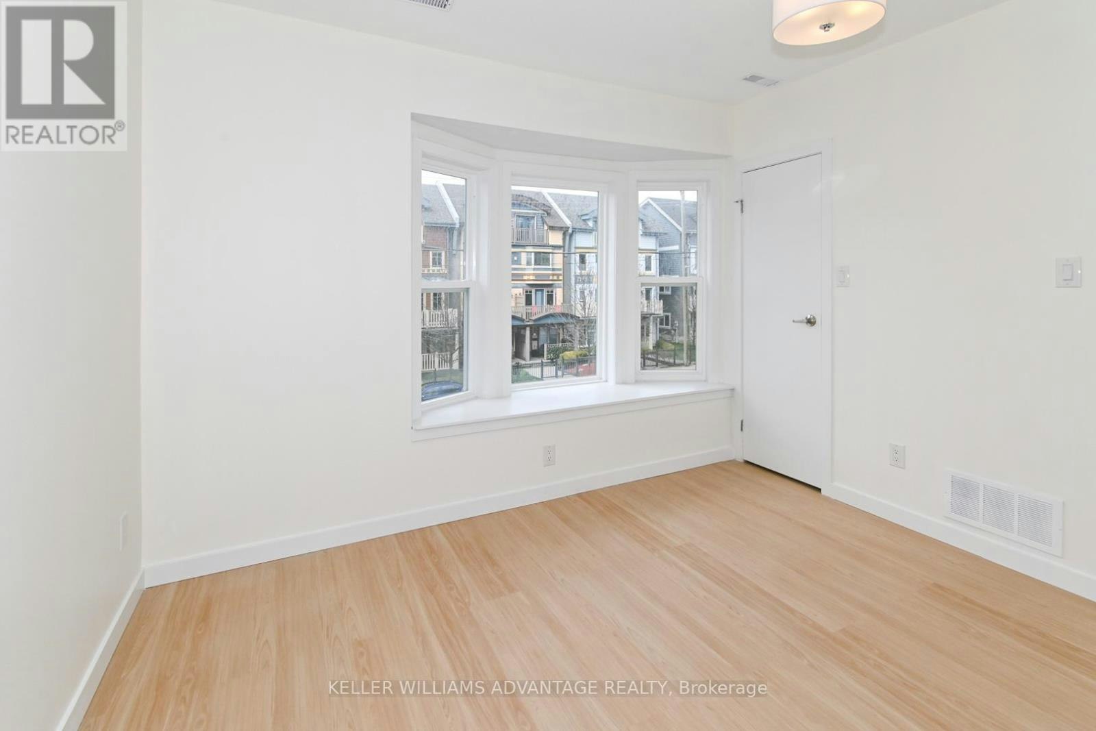 UPPER-113 Woodbine Avenue, Toronto, ON, M4L 3P1 - 12