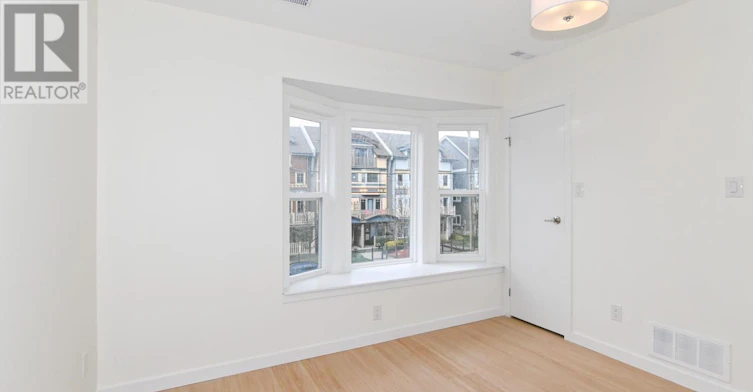 UPPER-113 Woodbine Avenue, Toronto, ON, M4L 3P1 - 12