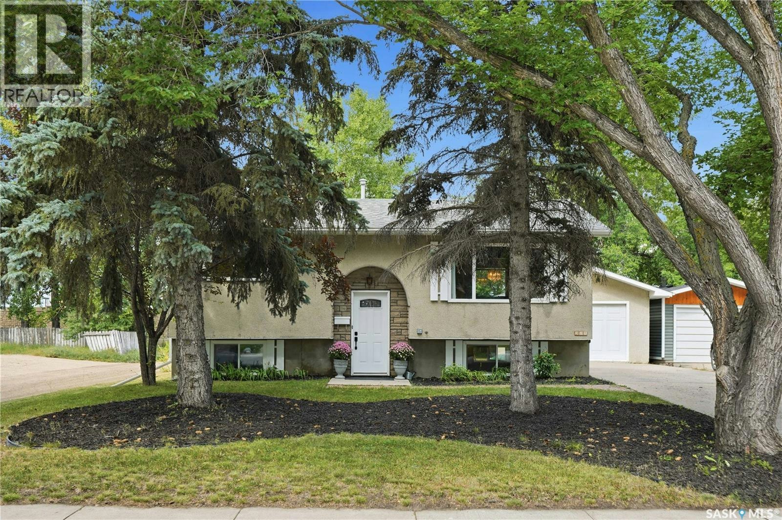 317 Simon Fraser Crescent, Saskatoon, SK, S7H 3T5