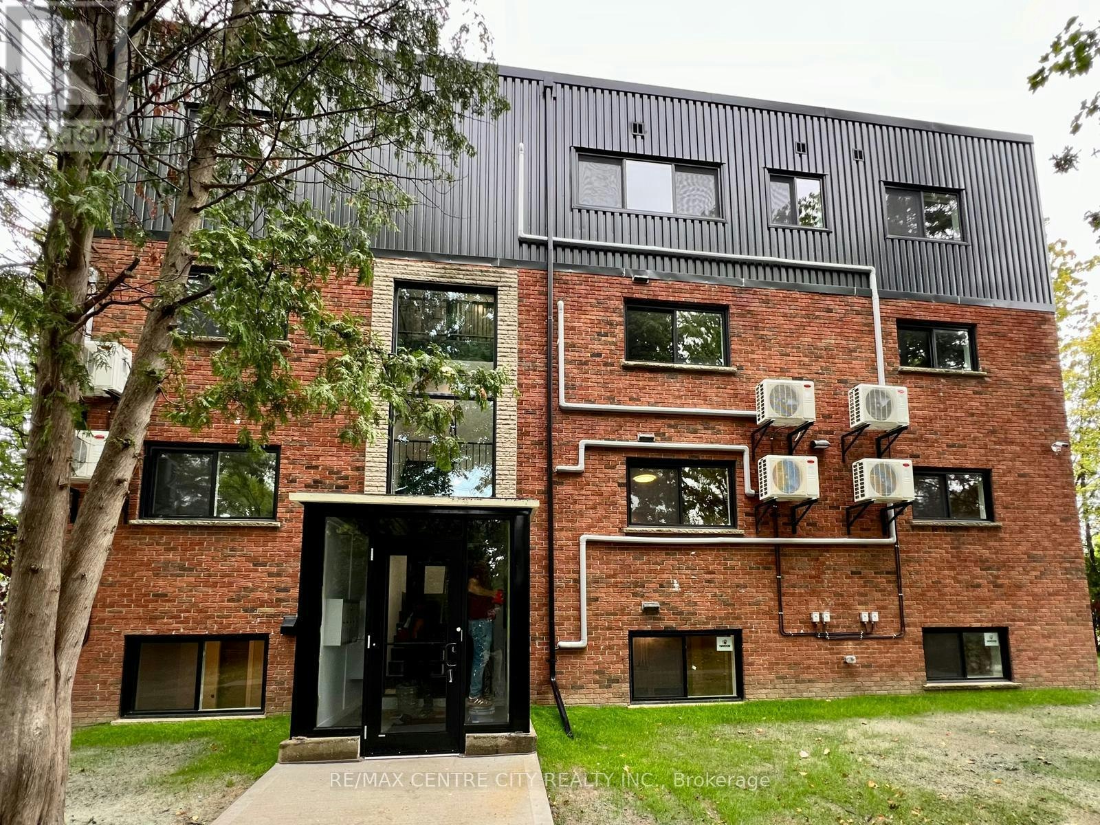 2-400 Scenic Drive, London, ON, N5Z 3A8