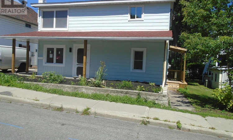 383 Montfort Street N