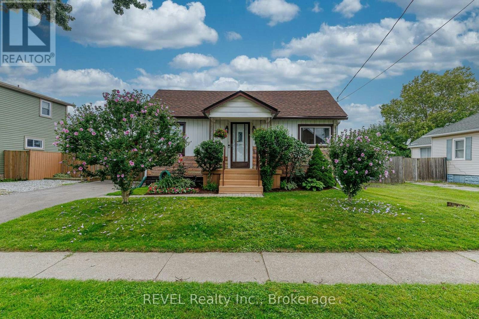 66 Semley Avenue, Welland, ON, L3C 1X4