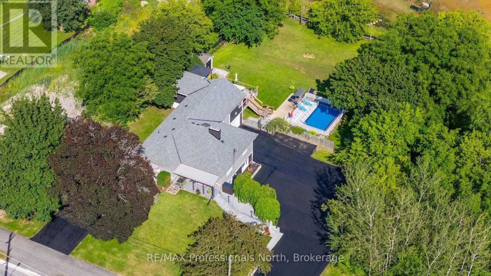 63 The Queensway N, Georgina, ON, L4P 0L2