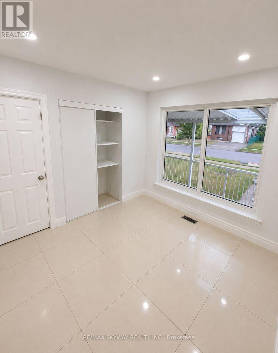 40 Dorward Drive, Toronto, ON, M9V 2J7 - 4