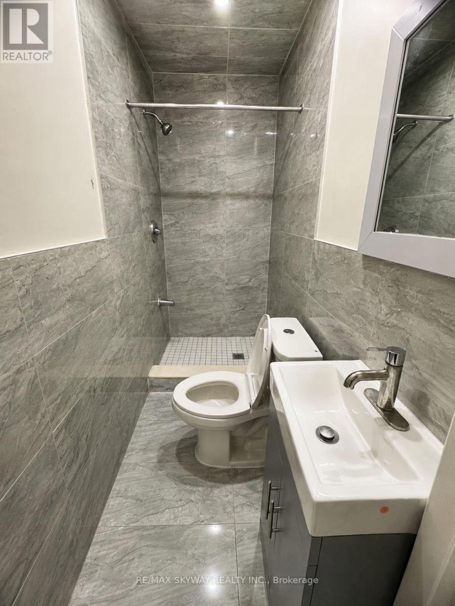 40 Dorward Drive, Toronto, ON, M9V 2J7 - 10
