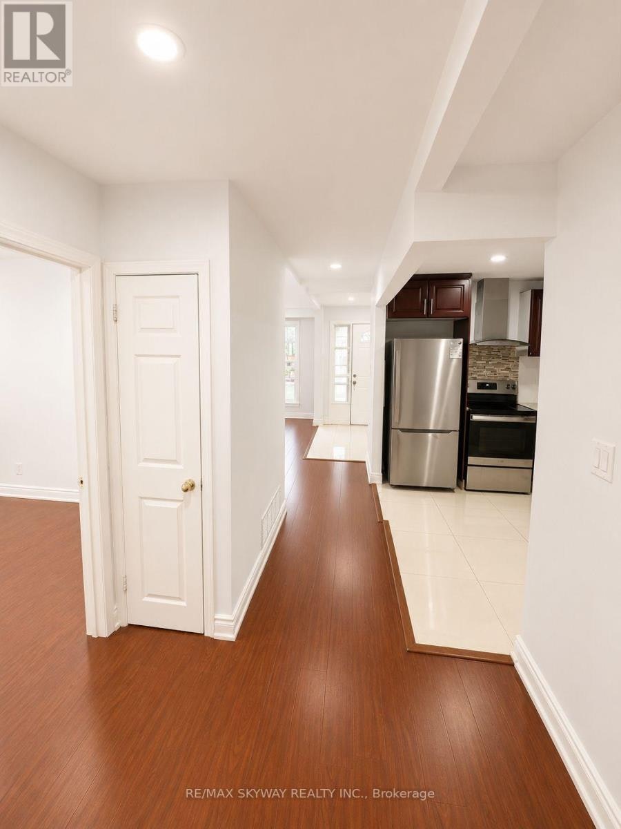 40 Dorward Drive, Toronto, ON, M9V 2J7 - 3