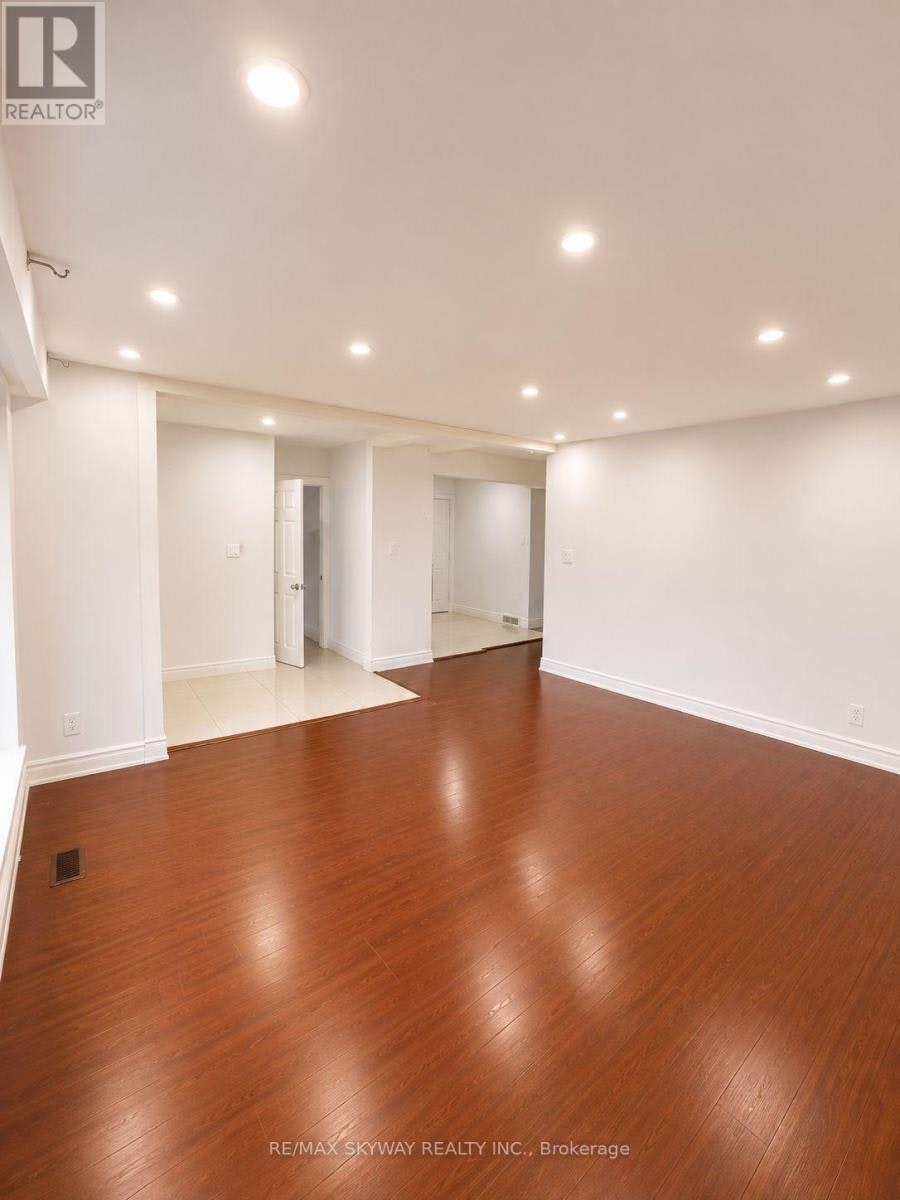 40 Dorward Drive, Toronto, ON, M9V 2J7 - 5