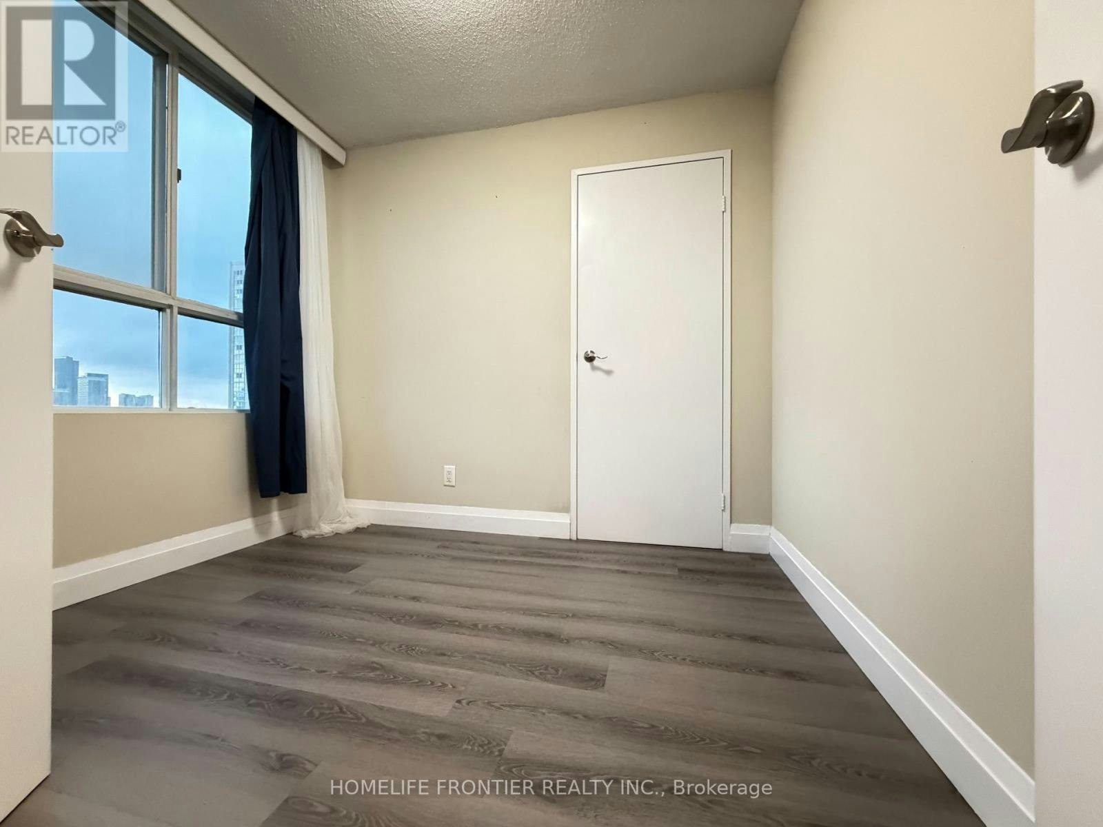 SPH7-3695 Kaneff Crescent, Mississauga, ON, L5A 4B6 - 24