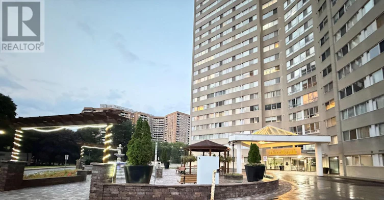 SPH7-3695 Kaneff Crescent, Mississauga, ON, L5A 4B6 - 2