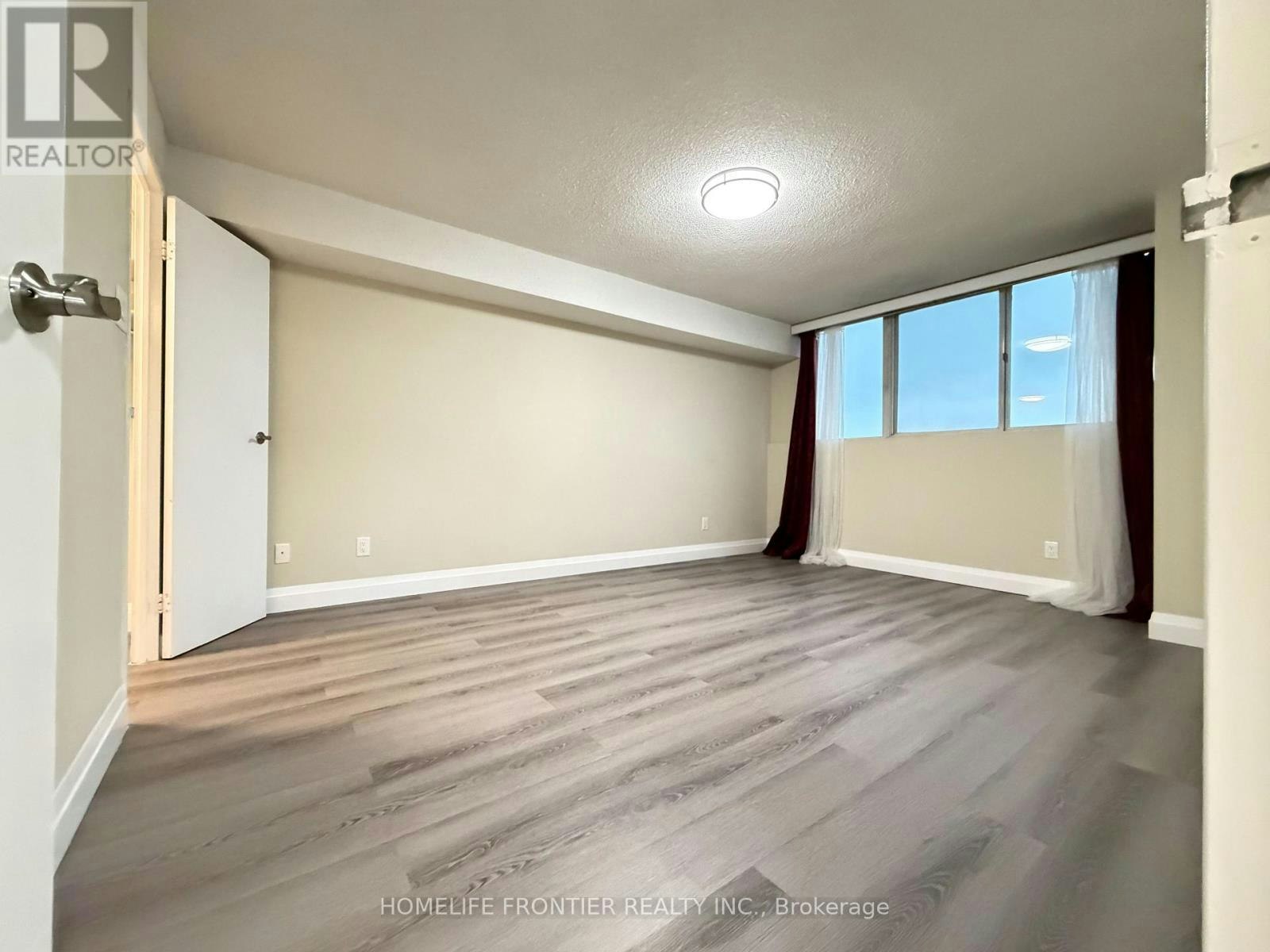 SPH7-3695 Kaneff Crescent, Mississauga, ON, L5A 4B6 - 16
