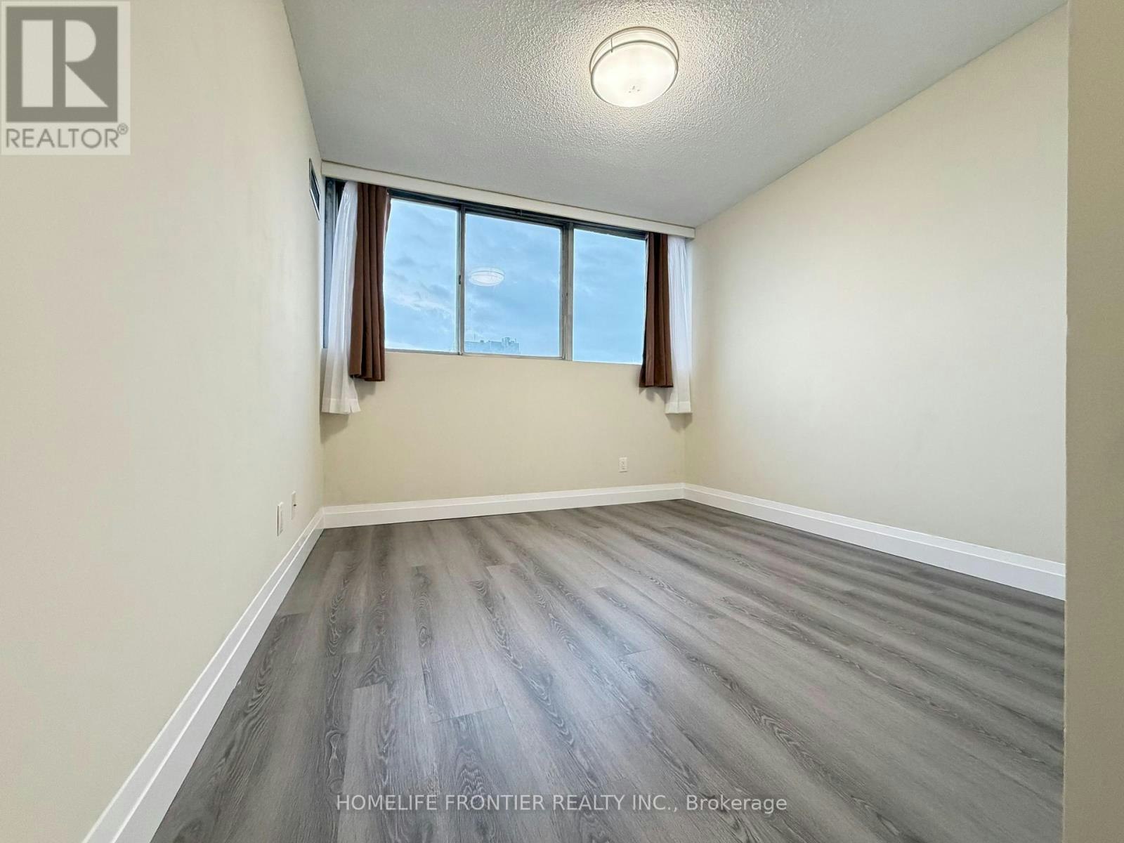 SPH7-3695 Kaneff Crescent, Mississauga, ON, L5A 4B6 - 21