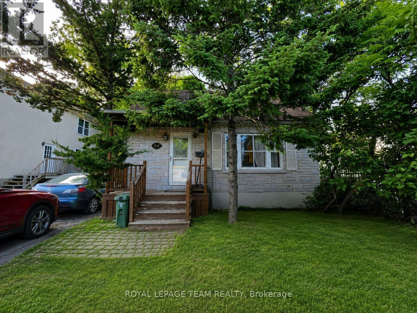 1247 Summerville Avenue, Ottawa, ON, K1Z 8G6