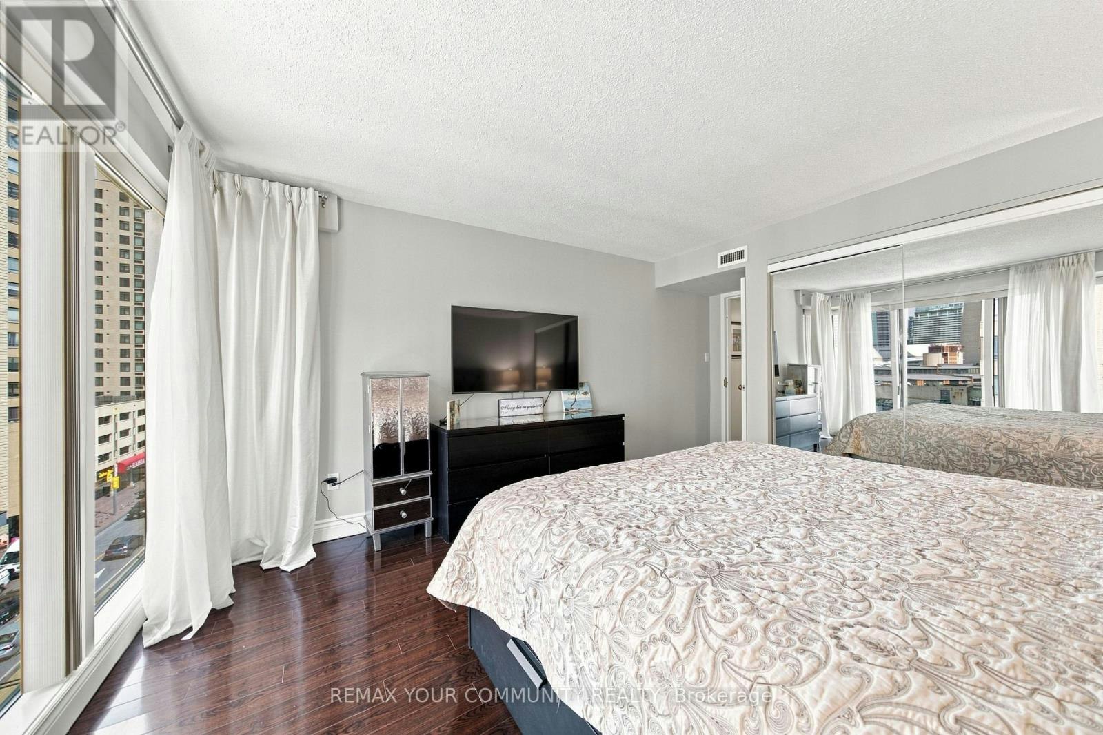 705-251 Queens Quay, Toronto, ON, M5J 2N6 - 33