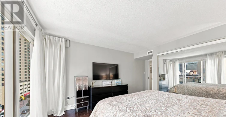 705-251 Queens Quay, Toronto, ON, M5J 2N6 - 33