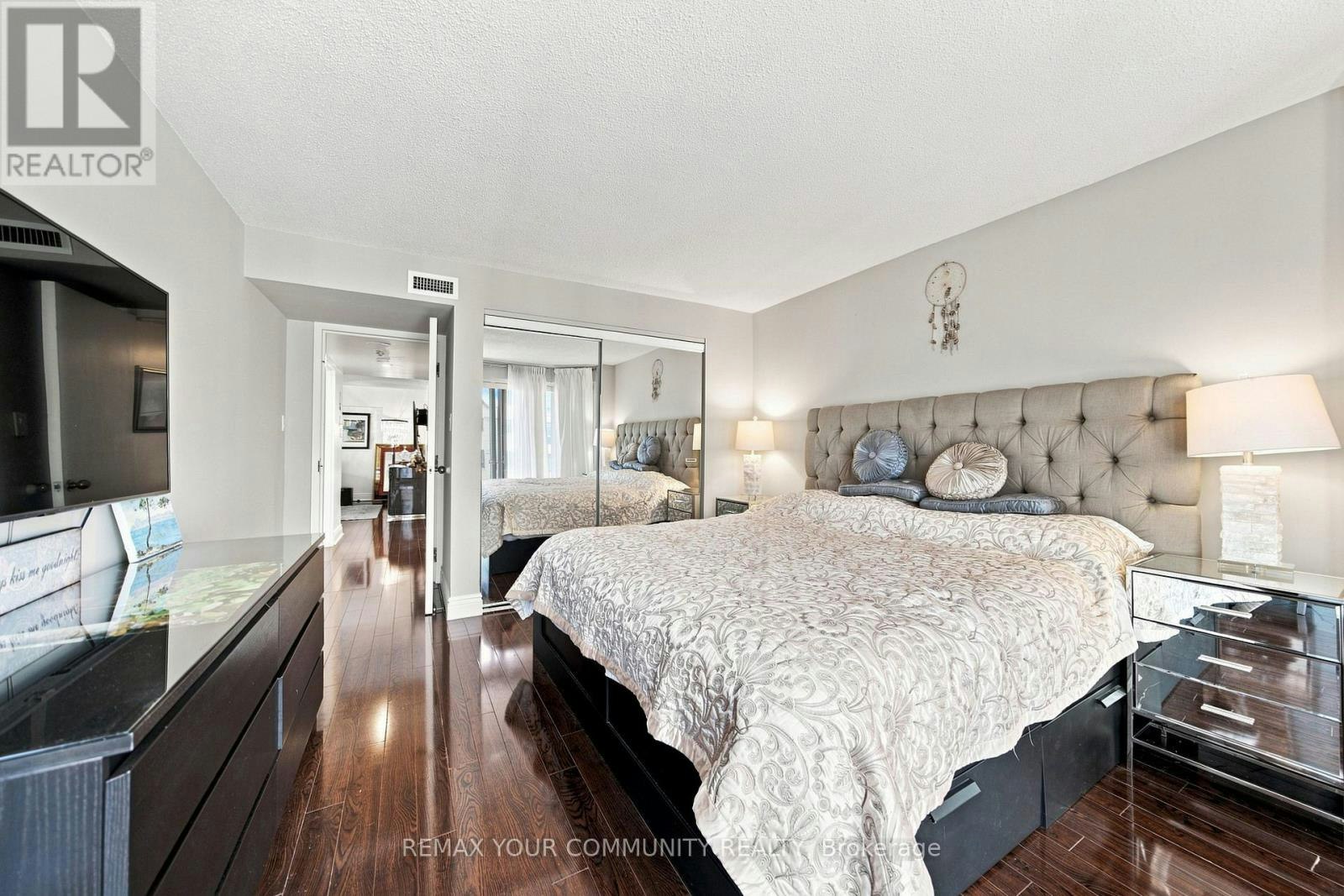 705-251 Queens Quay, Toronto, ON, M5J 2N6 - 32