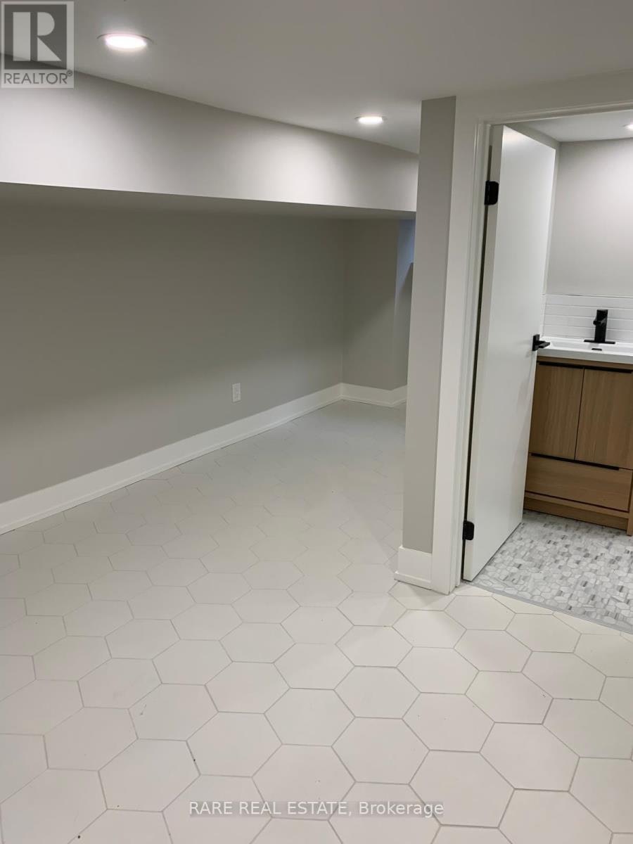227 Logan Avenue, Toronto, ON, M4M 2N2 - 8