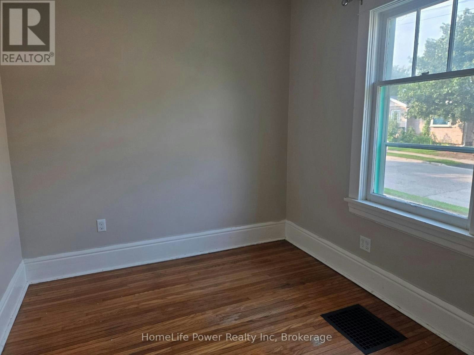 25 Menzie Avenue, Guelph, ON, N1E 5X8 - 3