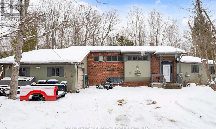 1208 Birchcliffe Crescent