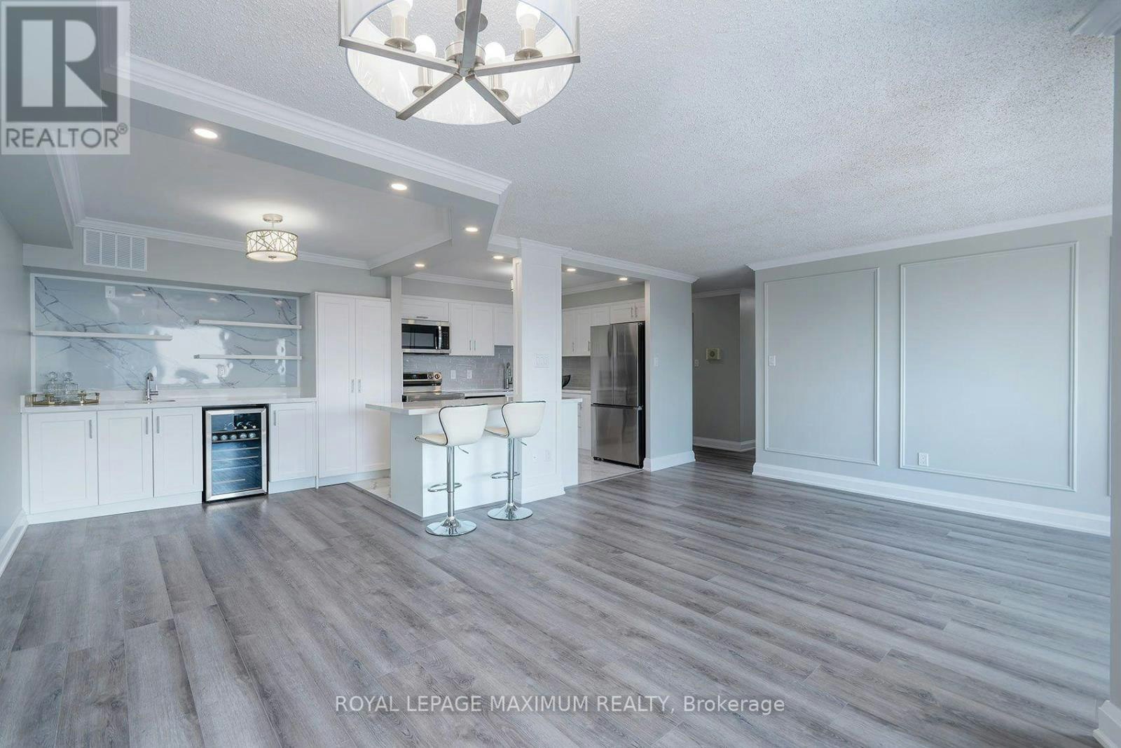 1205-50 Elm Drive E, Mississauga, ON, L5A 3X2