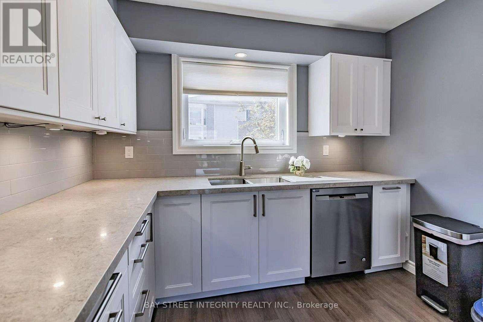 94 William Curtis Circle, Newmarket, ON, L3Y 8L6 - 9
