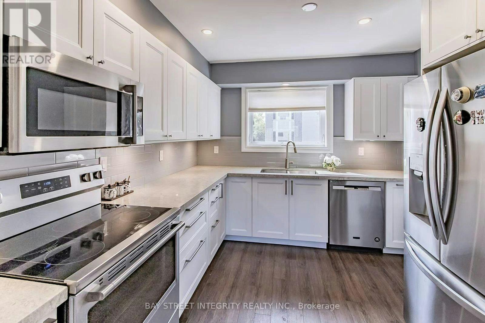 94 William Curtis Circle, Newmarket, ON, L3Y 8L6 - 4