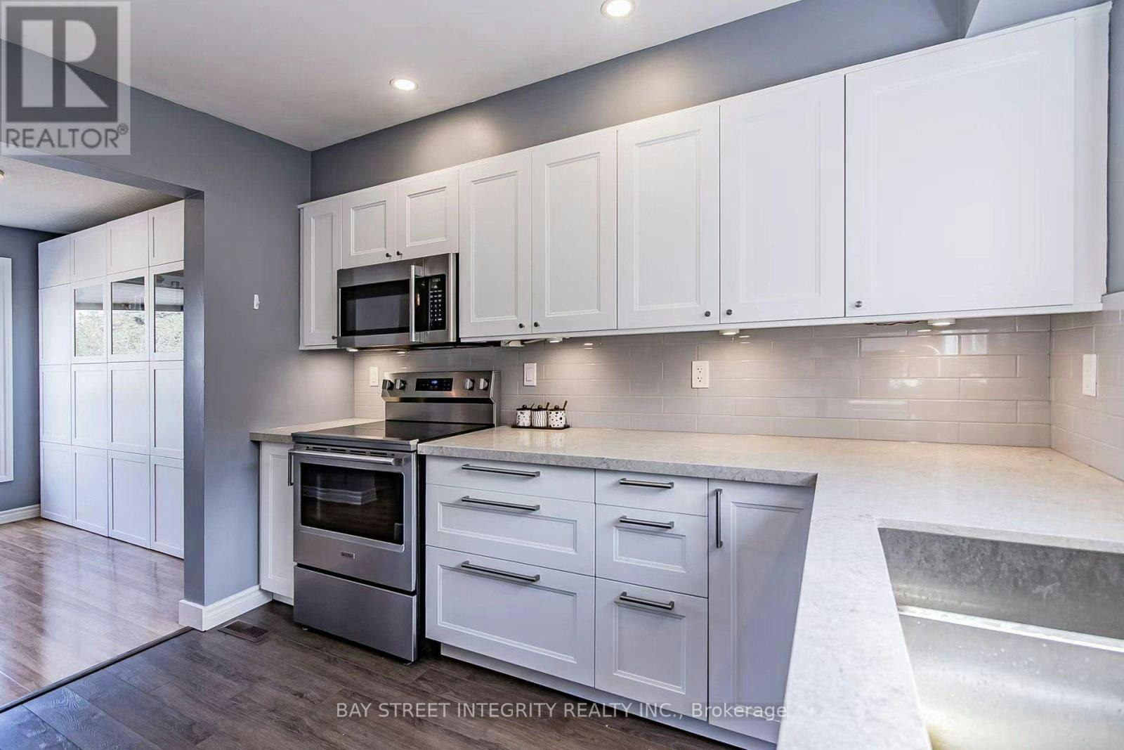94 William Curtis Circle, Newmarket, ON, L3Y 8L6 - 12