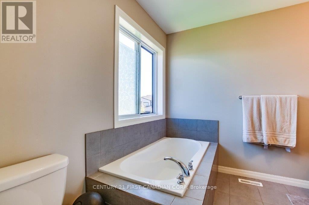 2718 Tokala Trail, London, ON, N6G 0L7 - 20