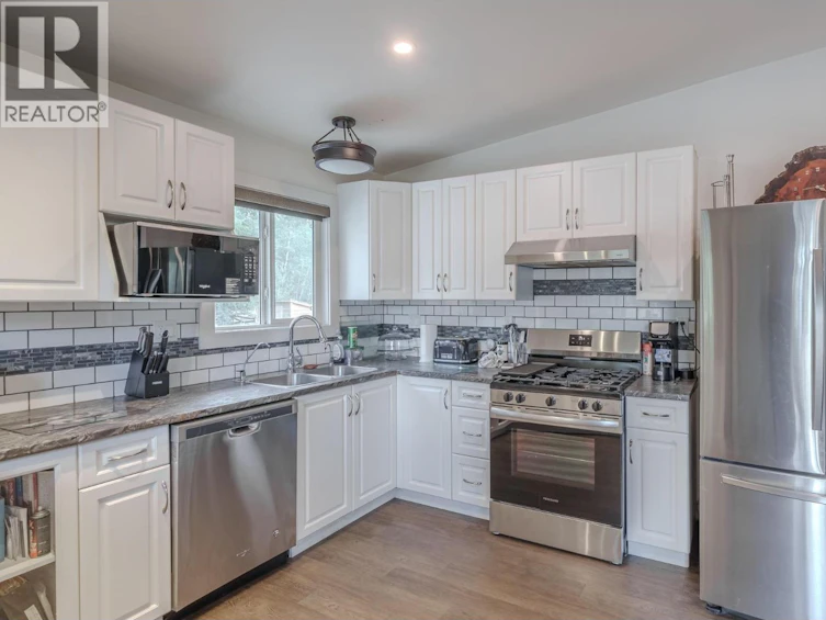5165 Kallum Drive, 108 Mile Ranch, BC, V0K 2Z0 - 2