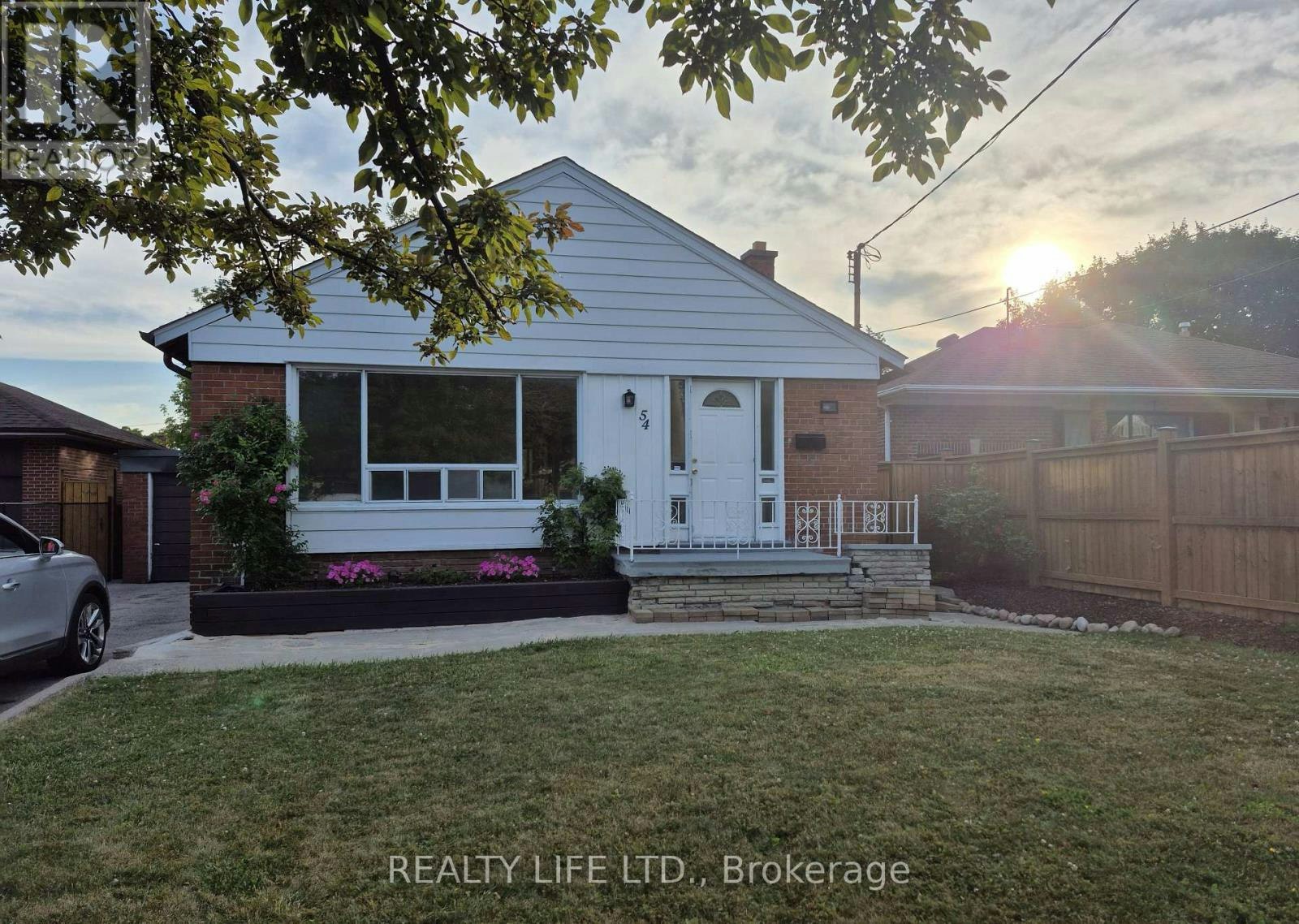 54 Garside Crescent, Toronto, ON, M6M 2Z6