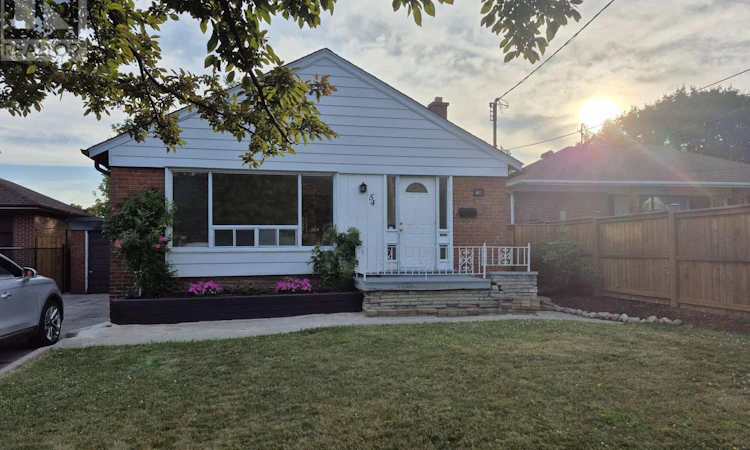 54 Garside Crescent
