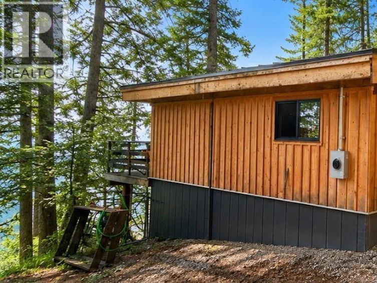 2409 Vickers Trail, Anglemont, BC, V0E 1M8